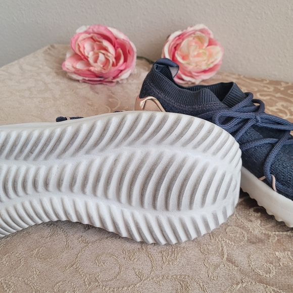 sneaker - Picture 4 of 8